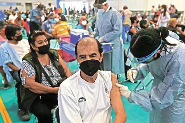Vacunación contra Covid ya no será universal: López-Gatell