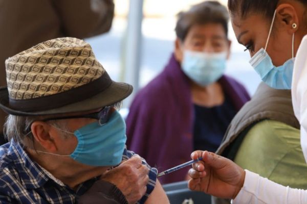 ¿Conviene ponerse los refuerzos anti-Covid que ofrece la SSA? Esto dice un experto